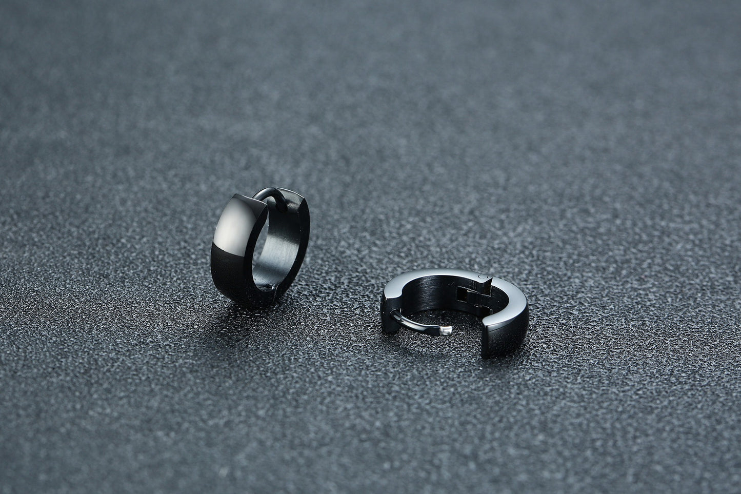 Men’s 4mm Stainless Steel Hoop Earrings – Minimalist Street Style EH-114