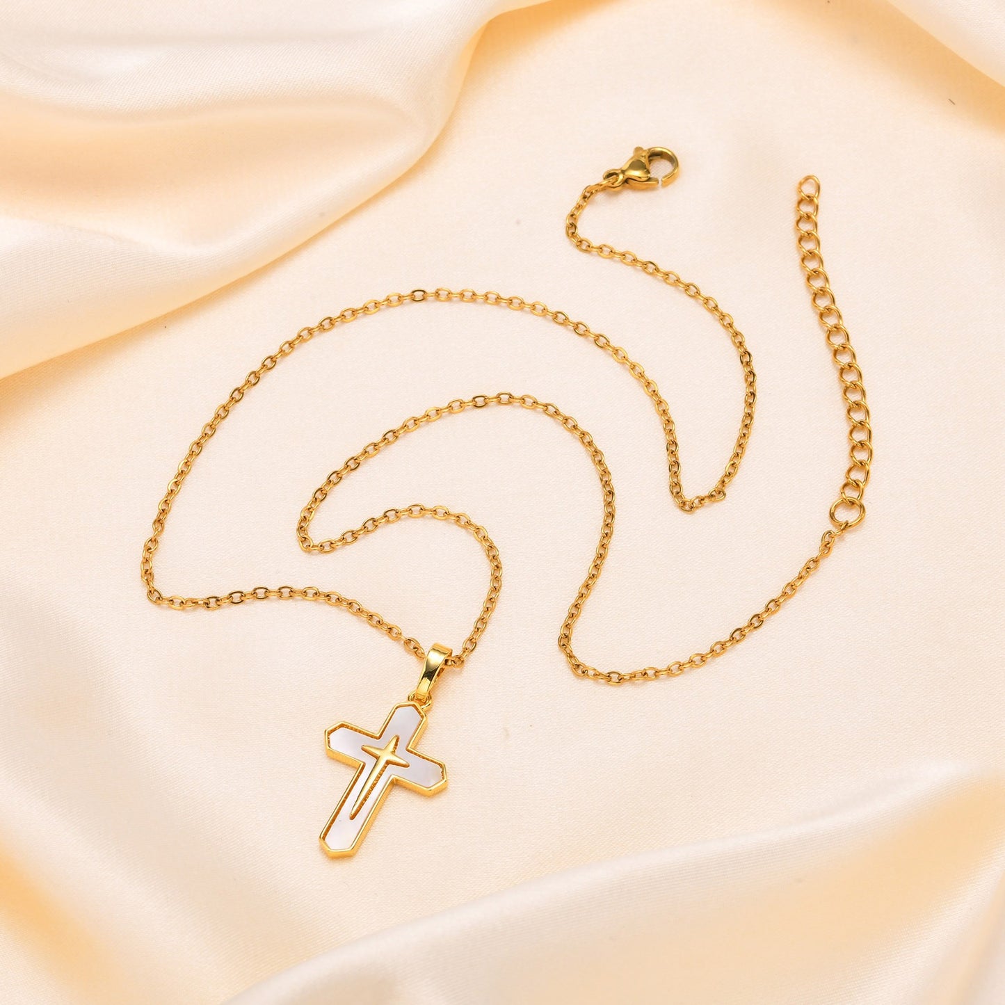 Collana con ciondolo a croce in conchiglia di rame di ispirazione vintage – Delicati gioielli boho-chic per donna PNB322