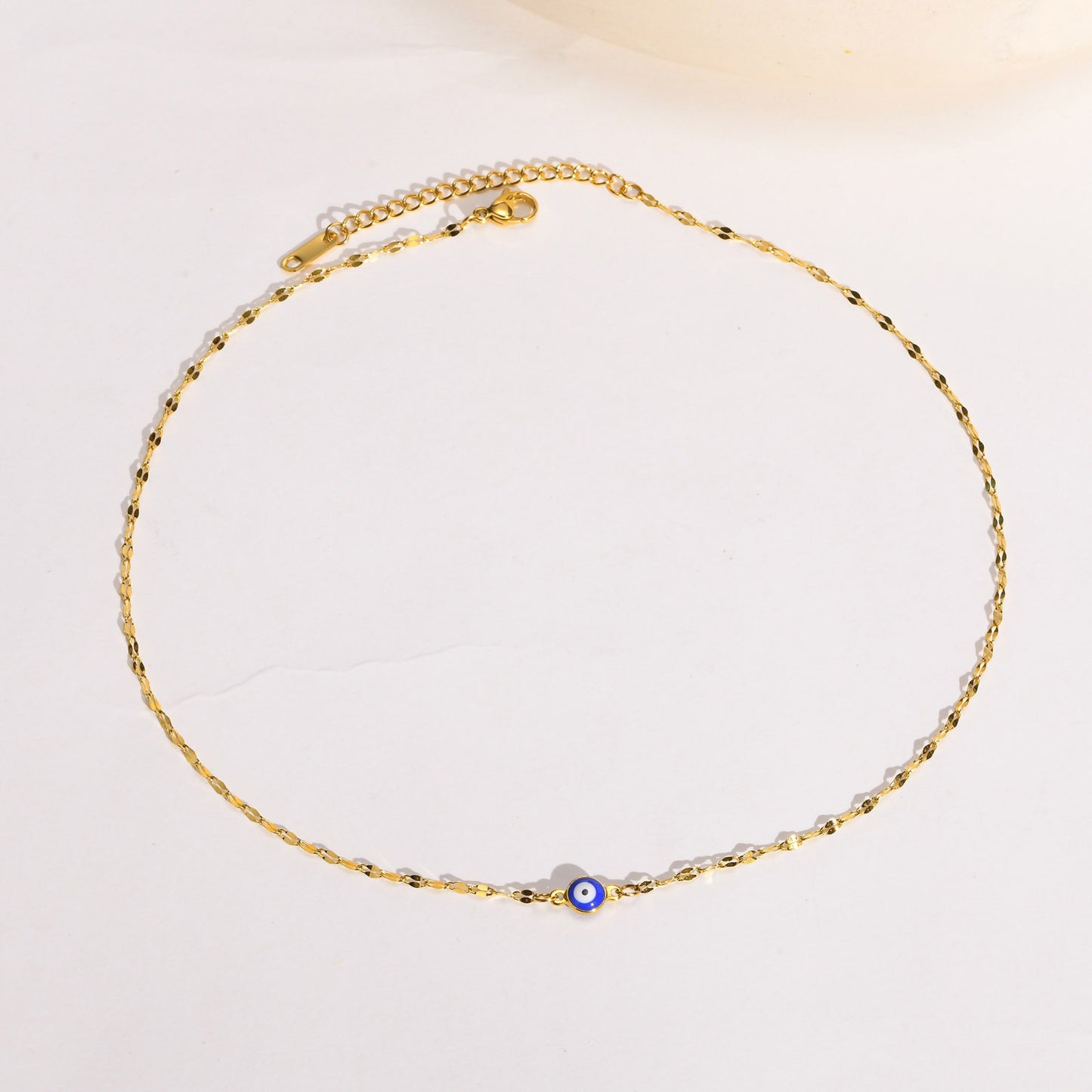 Collar de acero inoxidable Kemstone con forma de ojo malvado y labios - Cadena dorada para mujer NC-1263