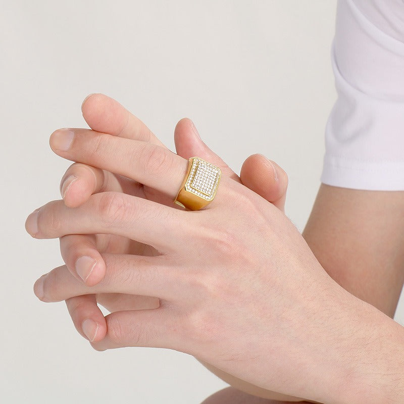 Anillo de estilo hip hop cuadrado Kemstone - Diseño llamativo de cristal tallado a mano, joyería de acero de titanio para hombre con un toque urbano y presencia escénica KR111021-MZO