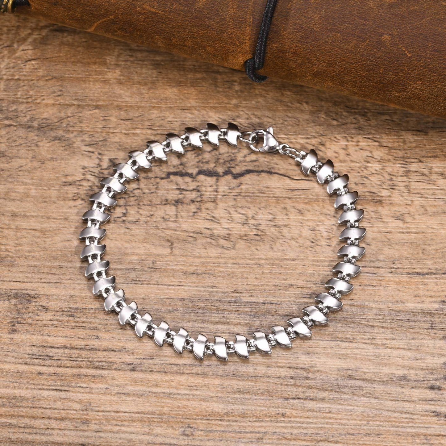Bracciale a catena in acciaio inossidabile Kemstone fatto a mano per uomo - Gioiello moderno e resistente con maglie lucide ed eleganti BR-1954