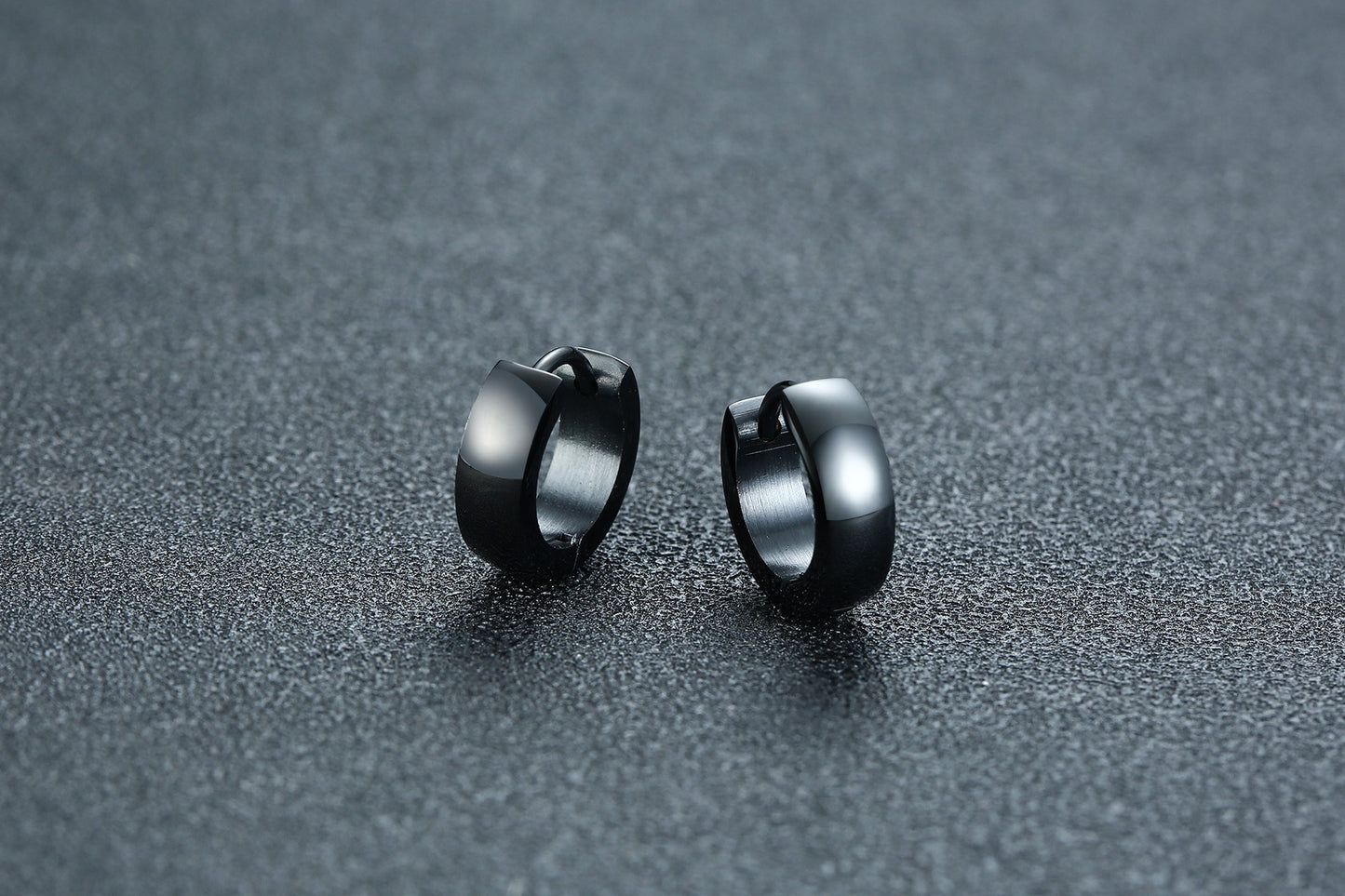 Men’s 4mm Stainless Steel Hoop Earrings – Minimalist Street Style EH-114