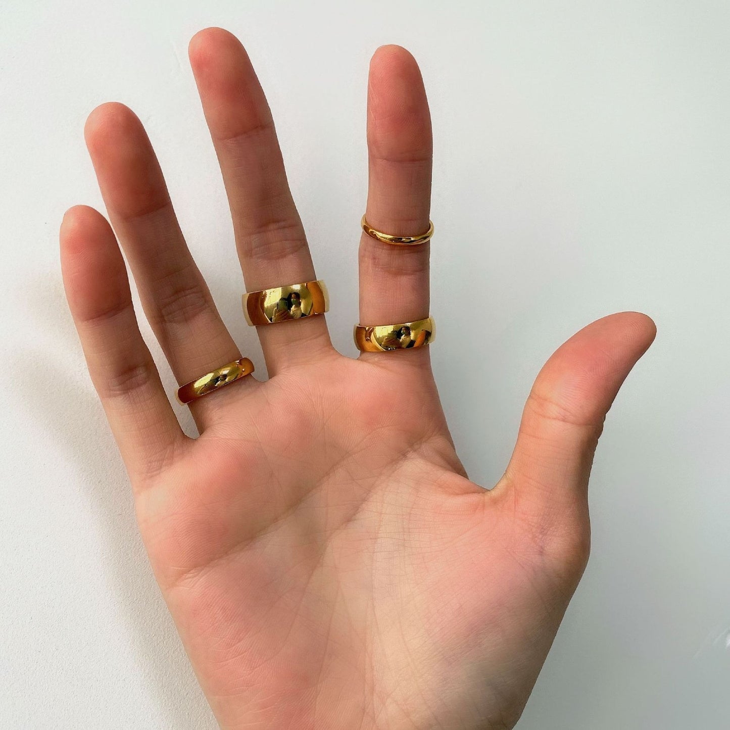 Anillos minimalistas de titanio Kemstone para pareja - Acabado dorado liso galvanizado R-001