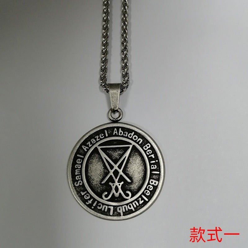 Collar con colgante de moneda de Lucifer de acero y titanio Kemstone | Pieza de estilo gótico urbano PN1161
