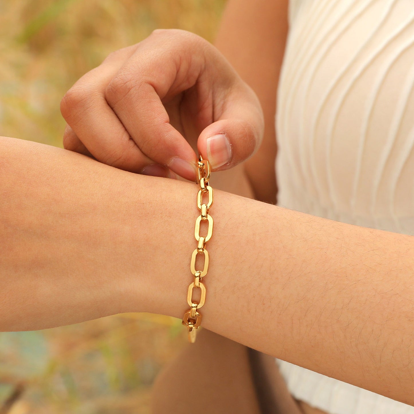 Conjunto de cadena cruzada de acero inoxidable Kemstone: collar y pulsera minimalistas en tono dorado para una elegancia cotidiana BR-1763