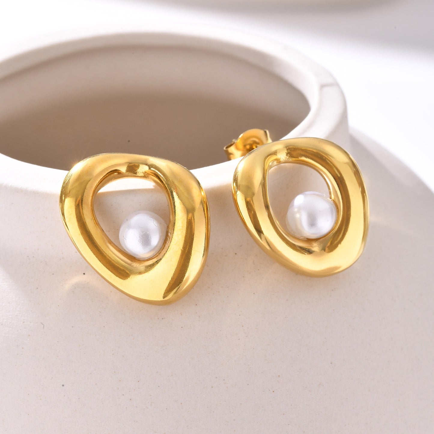 Pendientes geométricos de acero inoxidable con perla artificial en tono dorado para mujer: elegancia minimalista, joyería hipoalergénica ES-633