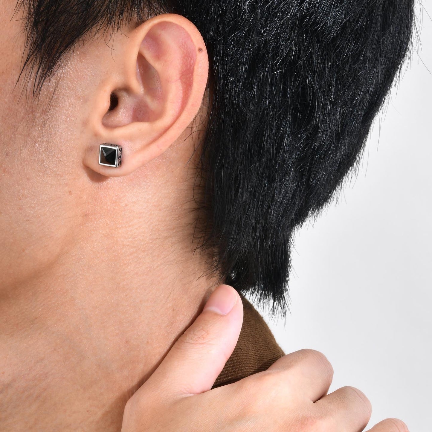 Pendientes Kemstone de acero inoxidable con nudo celta geométrico y circonita cuadrada: diseño elegante para hombre ES-407