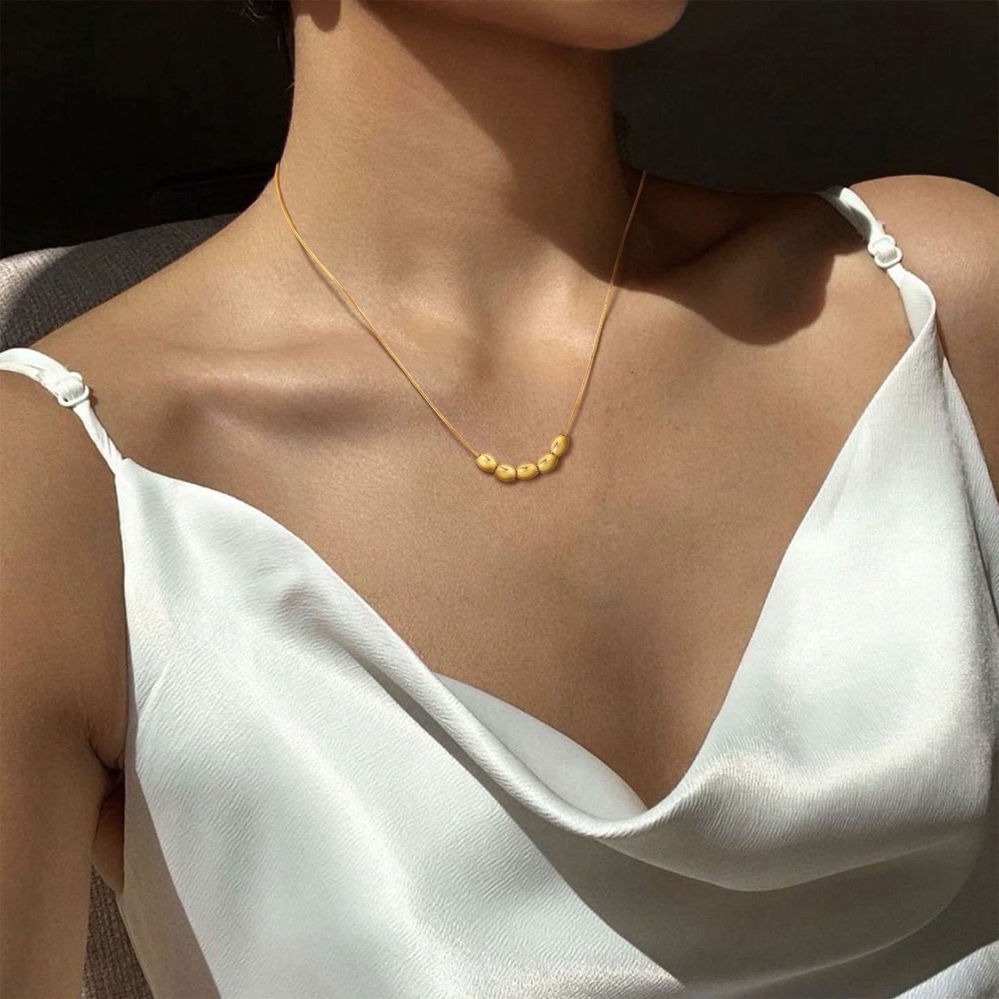 Collar de cadena de serpiente redonda de acero inoxidable Kemstone con detalles de cuentas de mijo - Elegancia dorada para todos los días NC-1391