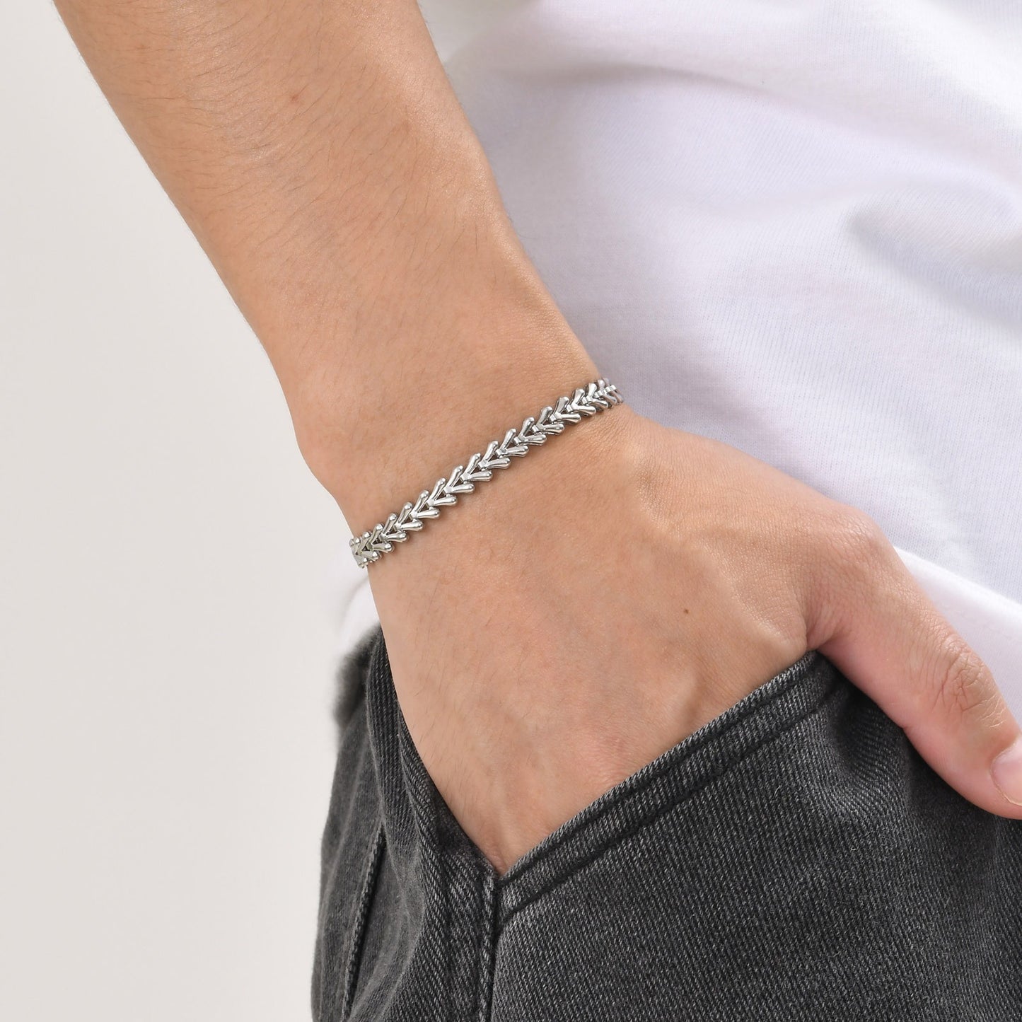 Bracciale a catena in acciaio inossidabile Kemstone fatto a mano per uomo - Gioiello moderno e resistente con maglie lucide ed eleganti BR-1954
