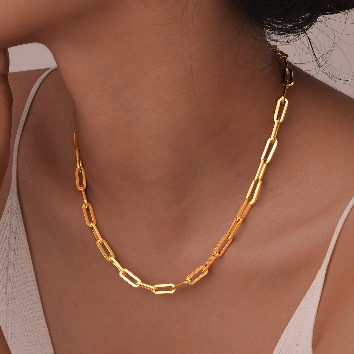 Collar de cadena rectangular de acero inoxidable Kemstone para mujer - Diseño geométrico audaz con acabado dorado pulido NC-1882