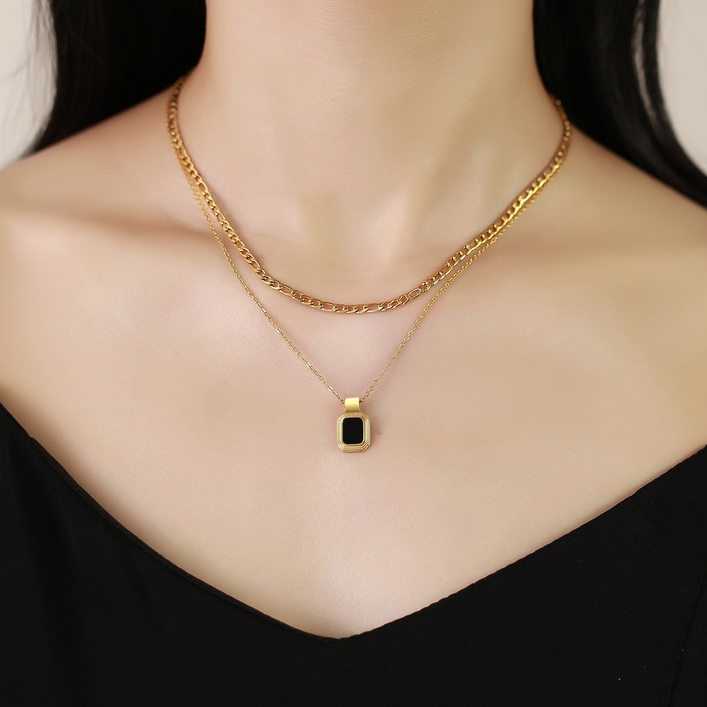 Collar Kemstone de acero inoxidable con placa cuadrada geométrica de doble capa - Colgante minimalista dorado para mujer NC-849