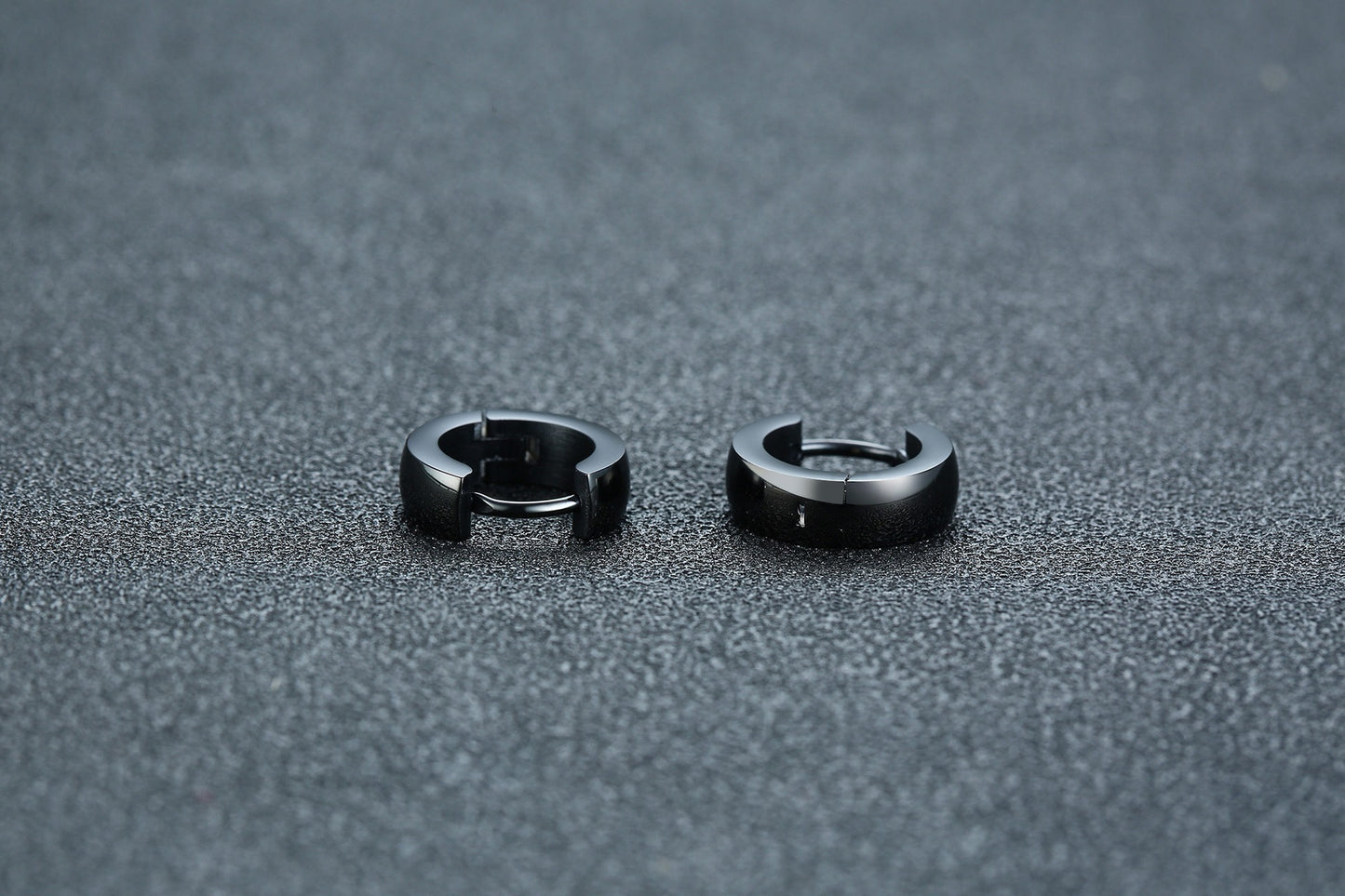 Men’s 4mm Stainless Steel Hoop Earrings – Minimalist Street Style EH-114