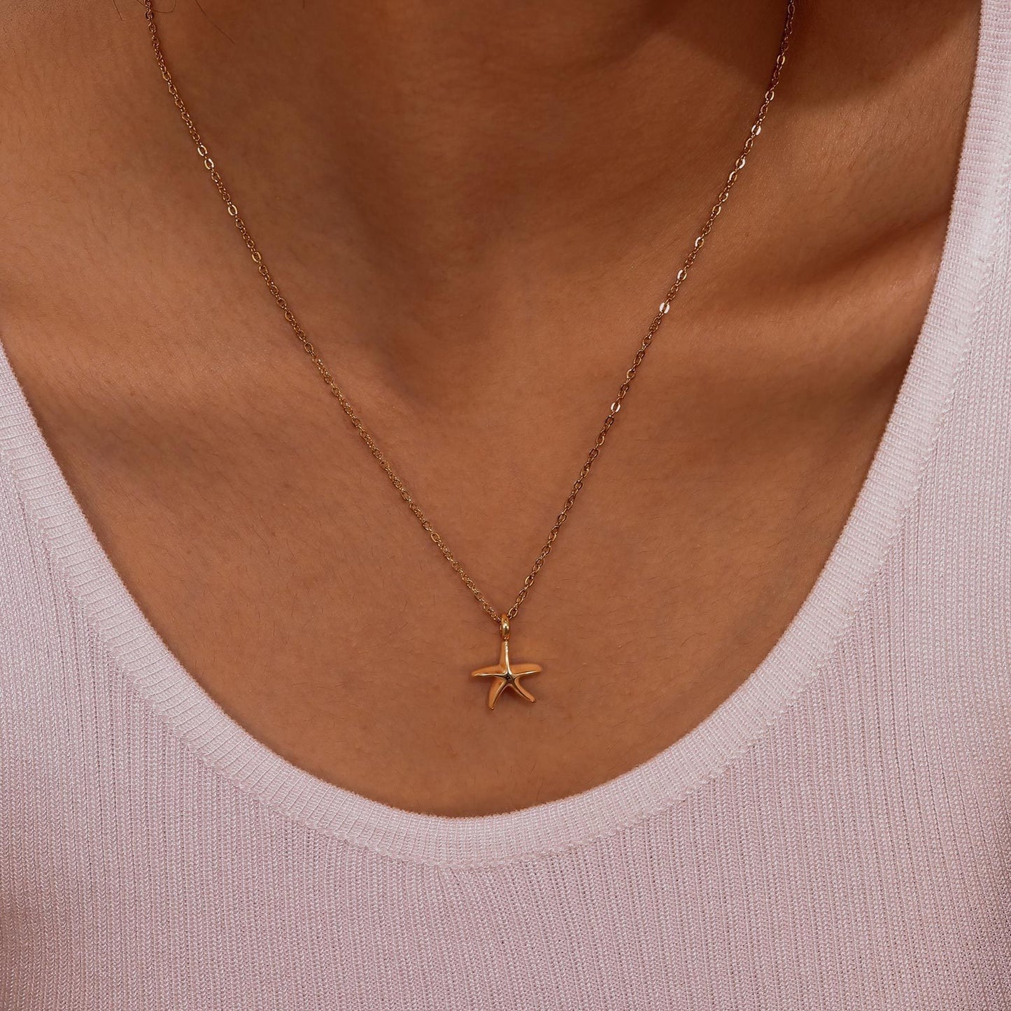 Collar con colgante de estrella de mar y perla Kemstone Ocean Whisper: joyería minimalista de acero inoxidable para combinar con elegancia diaria NC-1847