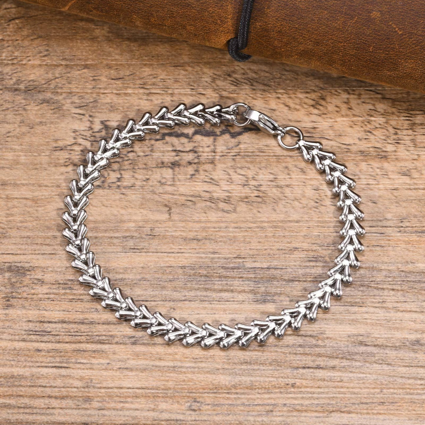 Bracciale a catena in acciaio inossidabile Kemstone fatto a mano per uomo - Gioiello moderno e resistente con maglie lucide ed eleganti BR-1954