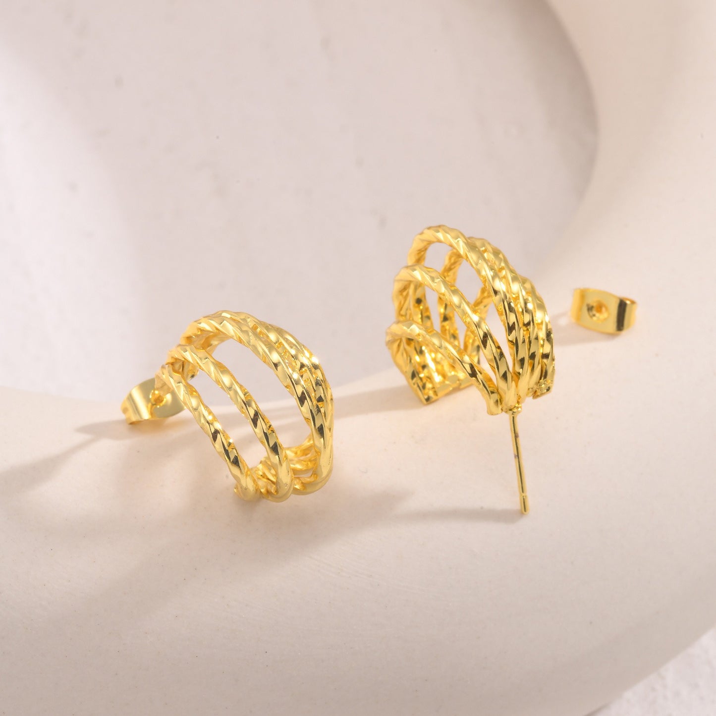 Pendientes de aro en espiral de cobre Kemstone - Elegantes pendientes de aro sólidos con textura en espiral para mujer, elegancia cotidiana y lujo asequible EBD-352