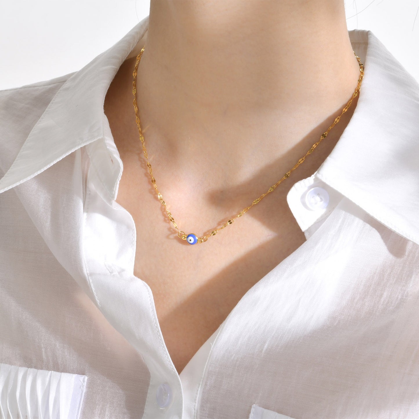 Collar de acero inoxidable Kemstone con forma de ojo malvado y labios - Cadena dorada para mujer NC-1263