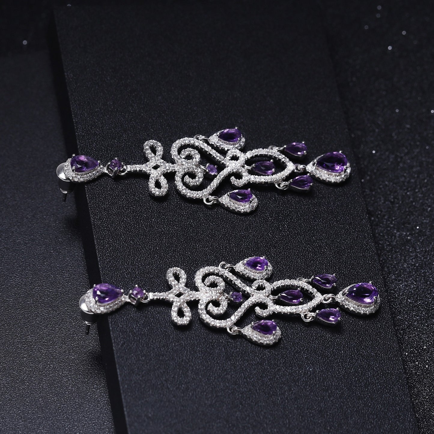 Pendientes de araña de amatista natural con diseño original, hechos a mano por Kemstone, con detalles de circonita cúbica. Elegantes pendientes colgantes de piedras preciosas, K245022E.