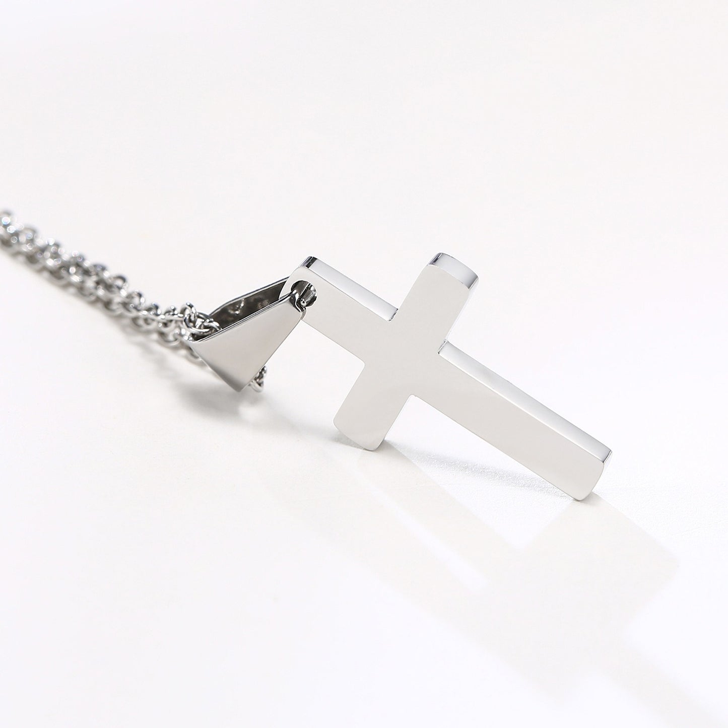 Collar con colgante de cruz de acero inoxidable Kemstone: joyería minimalista y ligera para hombres y mujeres PN-1479