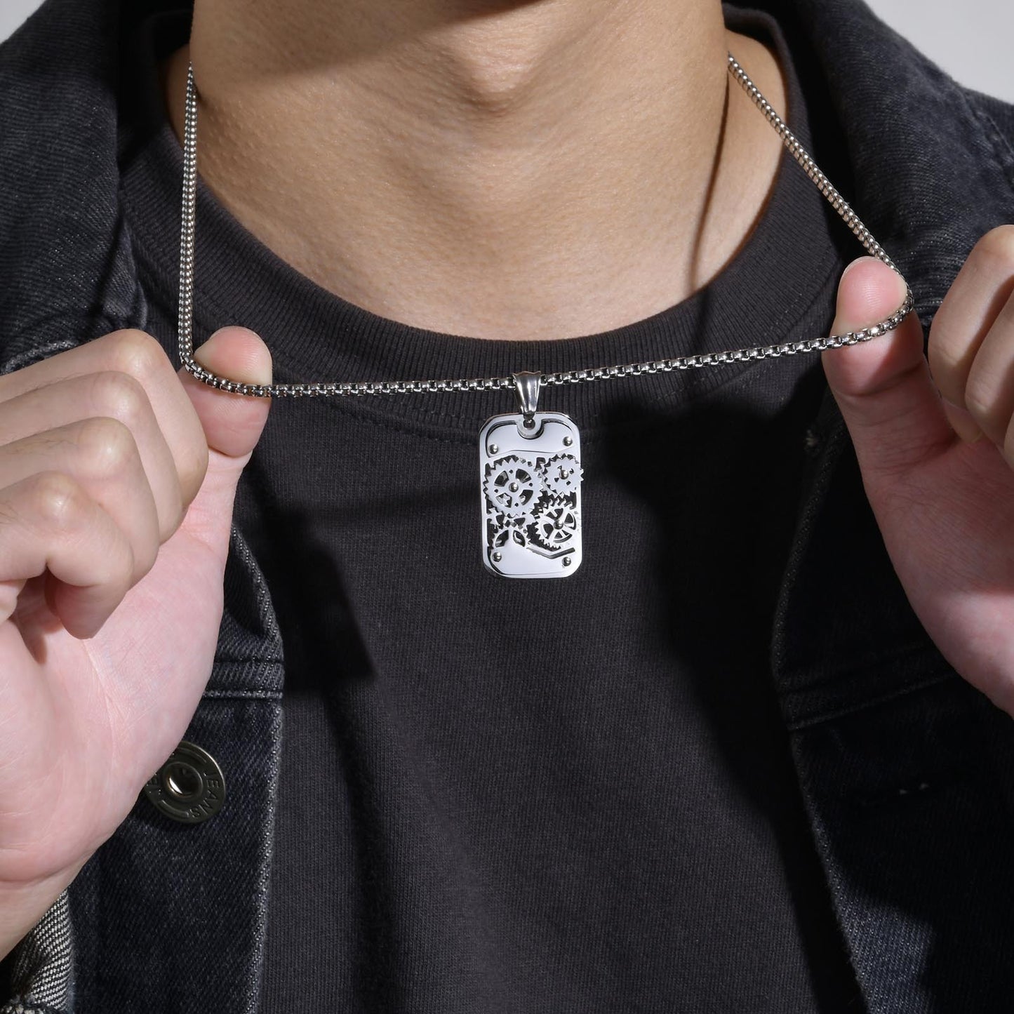 Kemstone Titanium Steel Gear Pendant Necklace – Rotating Mechanical Streetwear PN-362