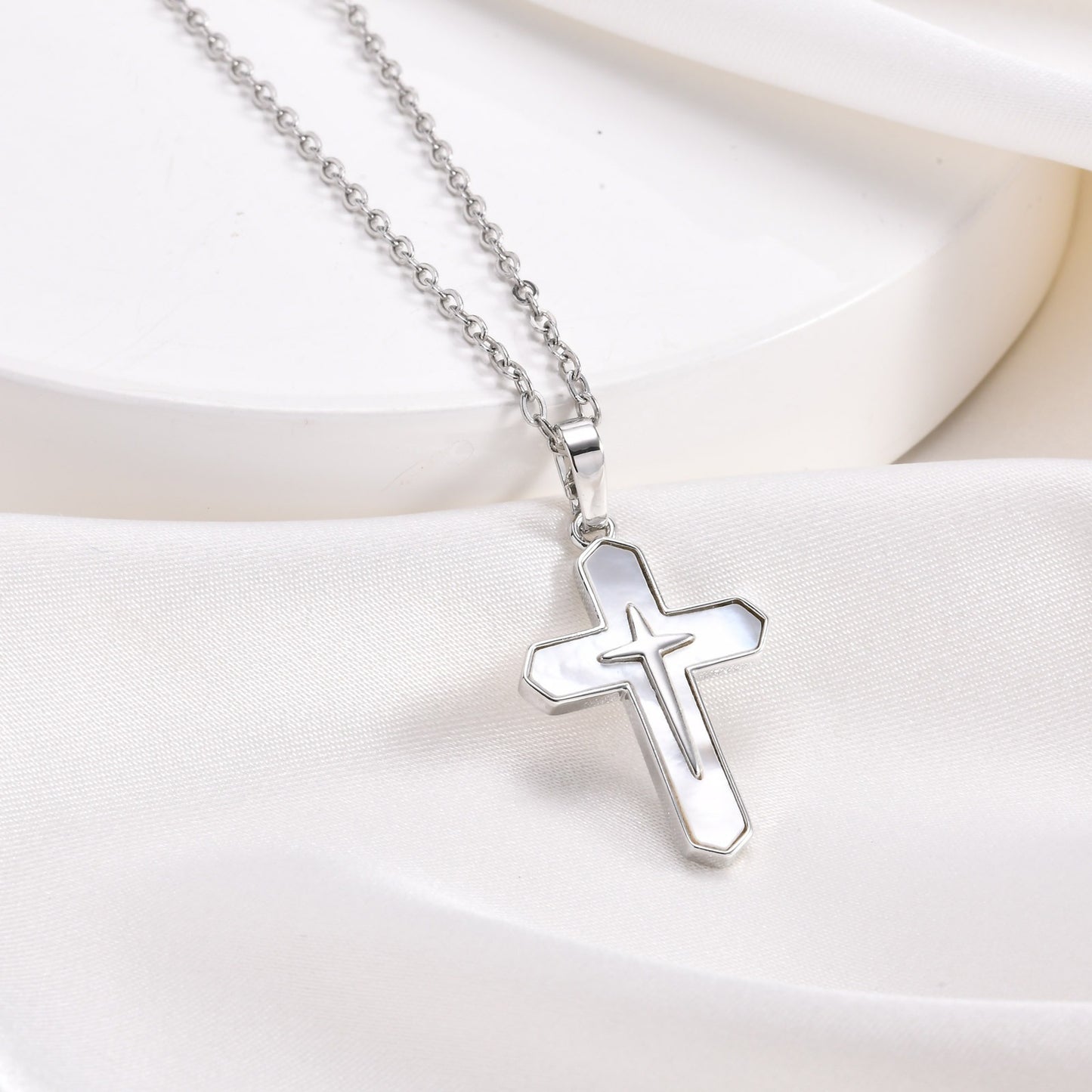 Collana con ciondolo a croce in conchiglia di rame di ispirazione vintage – Delicati gioielli boho-chic per donna PNB322