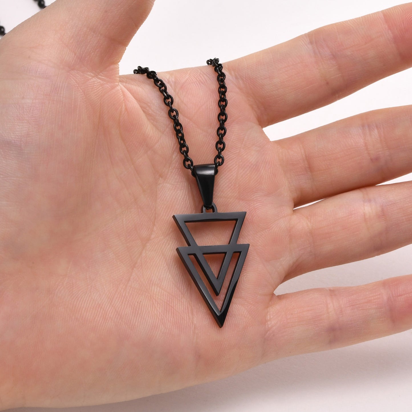 Collar con colgante geométrico triangular de acero inoxidable Kemstone para hombre PN-1487