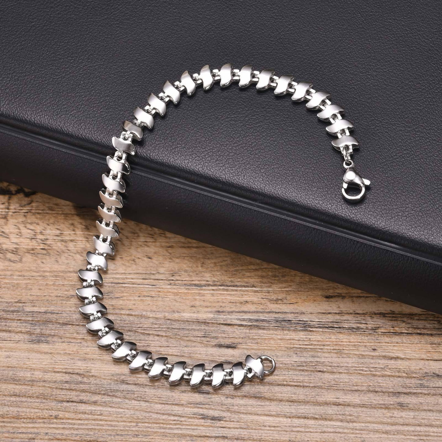 Bracciale a catena in acciaio inossidabile Kemstone fatto a mano per uomo - Gioiello moderno e resistente con maglie lucide ed eleganti BR-1954
