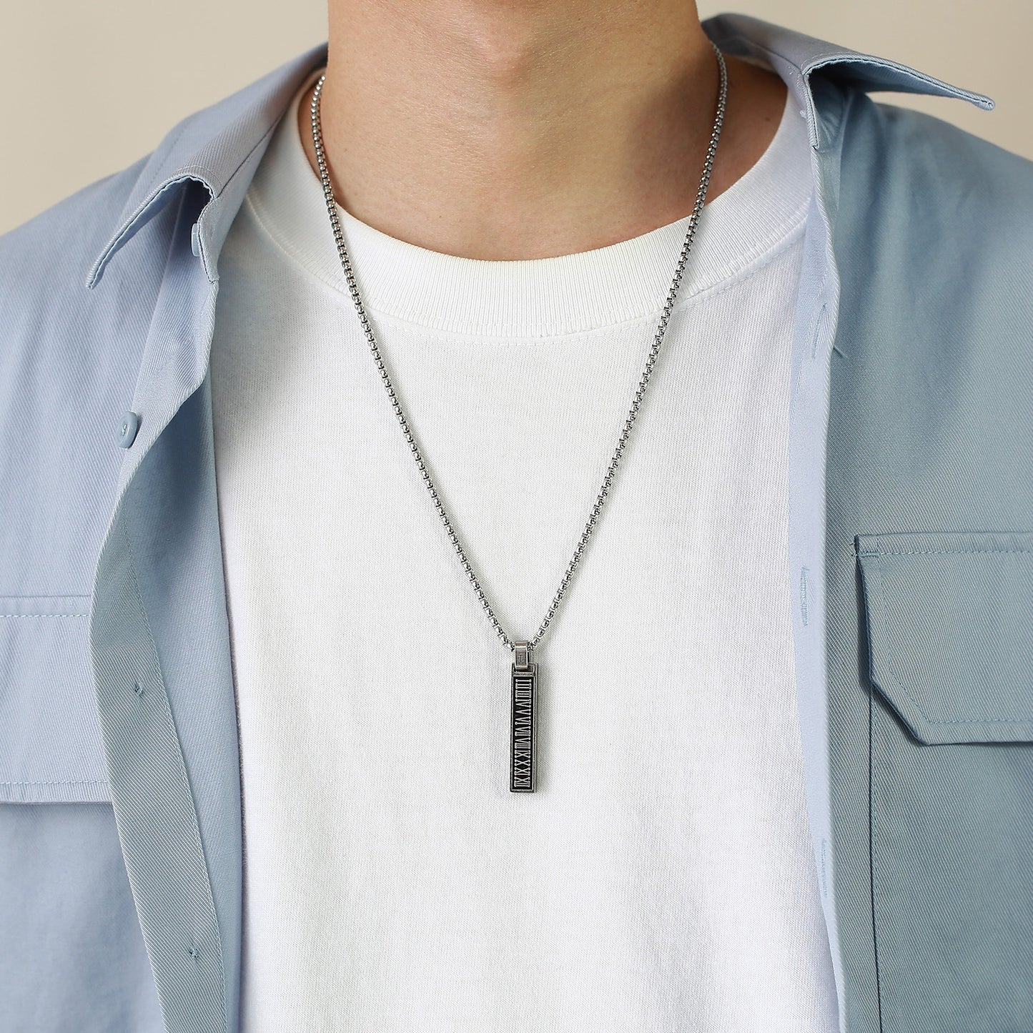 Collar con colgante de barra con números romanos Kemstone - Collar geométrico minimalista de acero inoxidable para hombre PN-1490