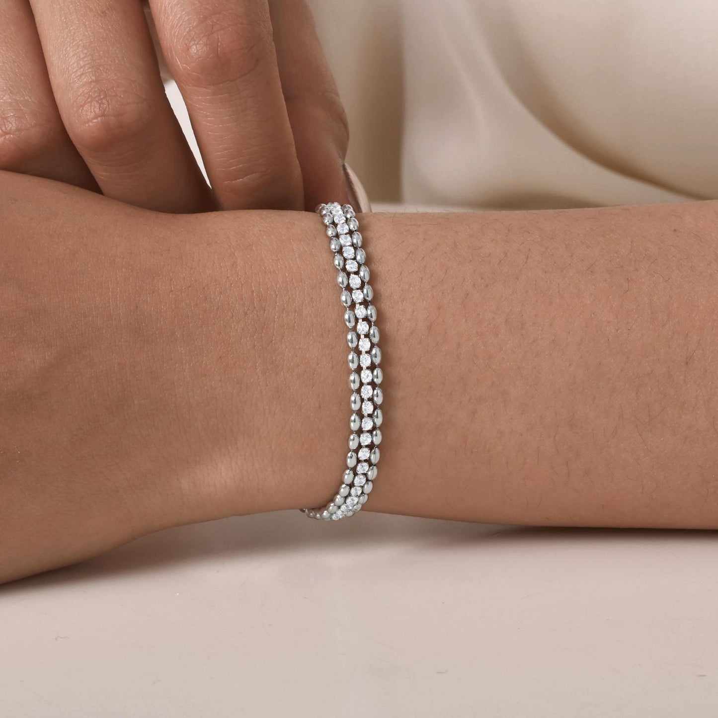 Pulsera Kemstone de acero inoxidable con doble hilera de cuentas de oliva y circonitas blancas | Diseño minimalista retro | Lujo ligero para combinar con otras prendas BR-2440