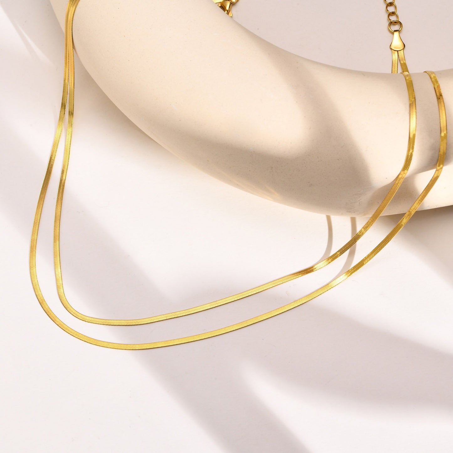 Collar de doble cadena de acero inoxidable Kemstone para mujer - Joyería minimalista con eslabones en capas NC-973