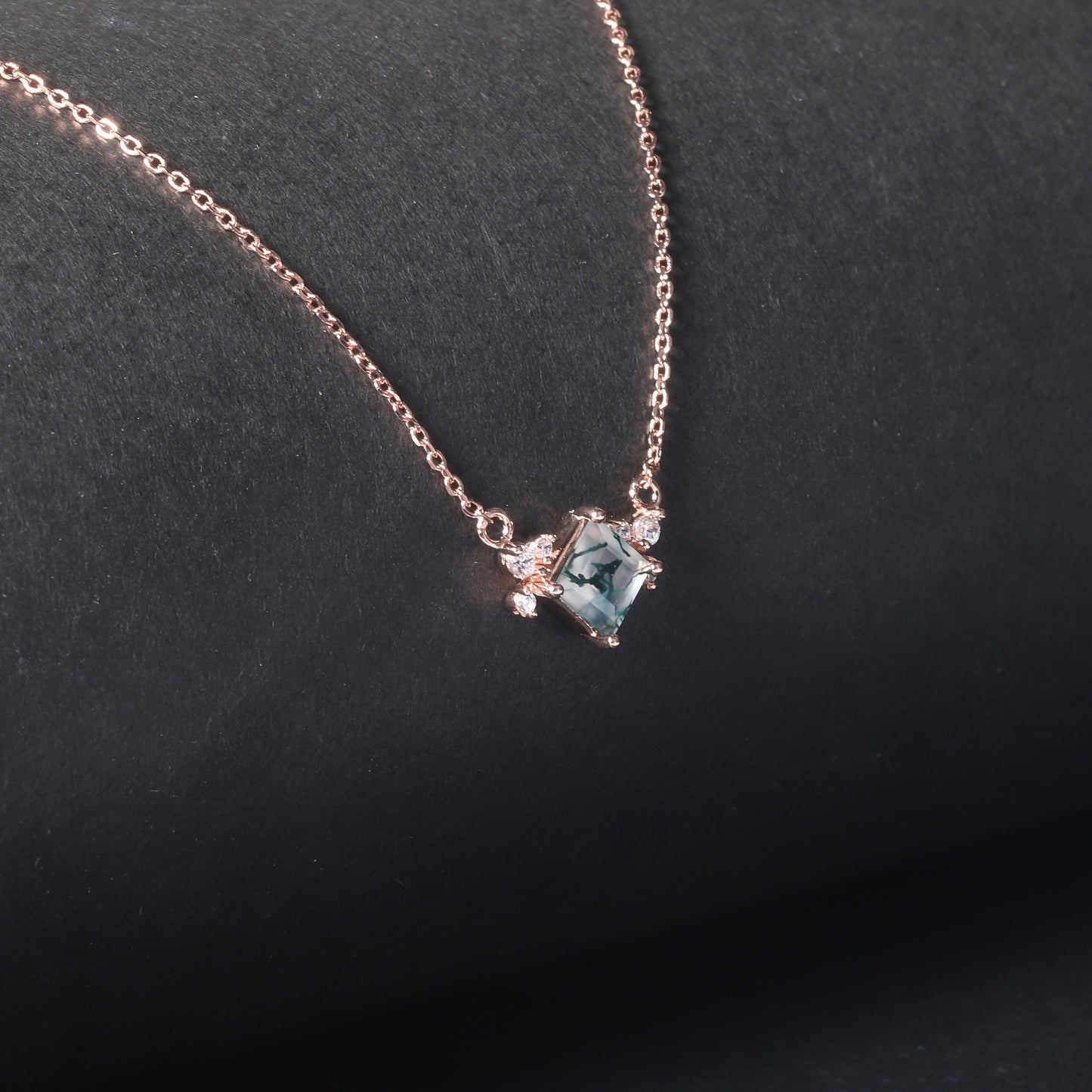 Collar de ágata musgosa talla princesa, hecho a mano por Kemstone | Gema cuadrada de 5 x 5 mm | Plata de ley 925 con baño de oro rosa, 45 cm