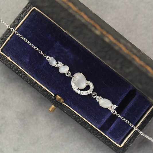 Pulsera de plata de ley con diseño original artesanal de Kemstone: Tentáculos Celestiales y Piedra Lunar - Romántico diseño de Galaxia de Amor Cósmico