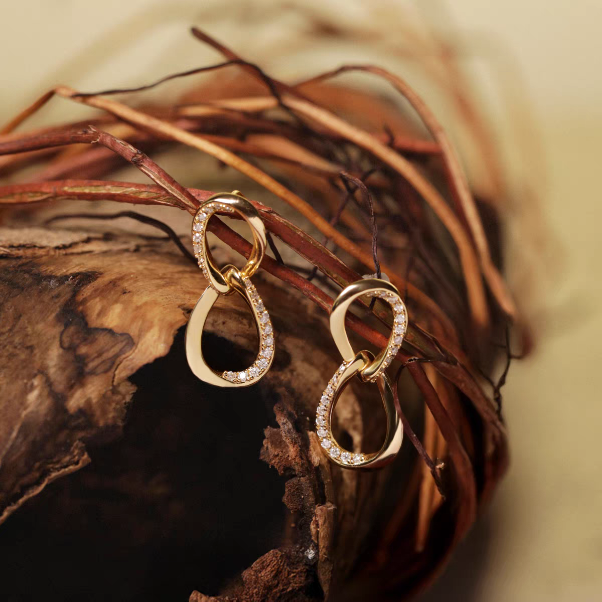 Kemstone Moissanite Infinity Stud Earrings – 925 Silver 18K Gold Plated Mobius Design EM-HXE204