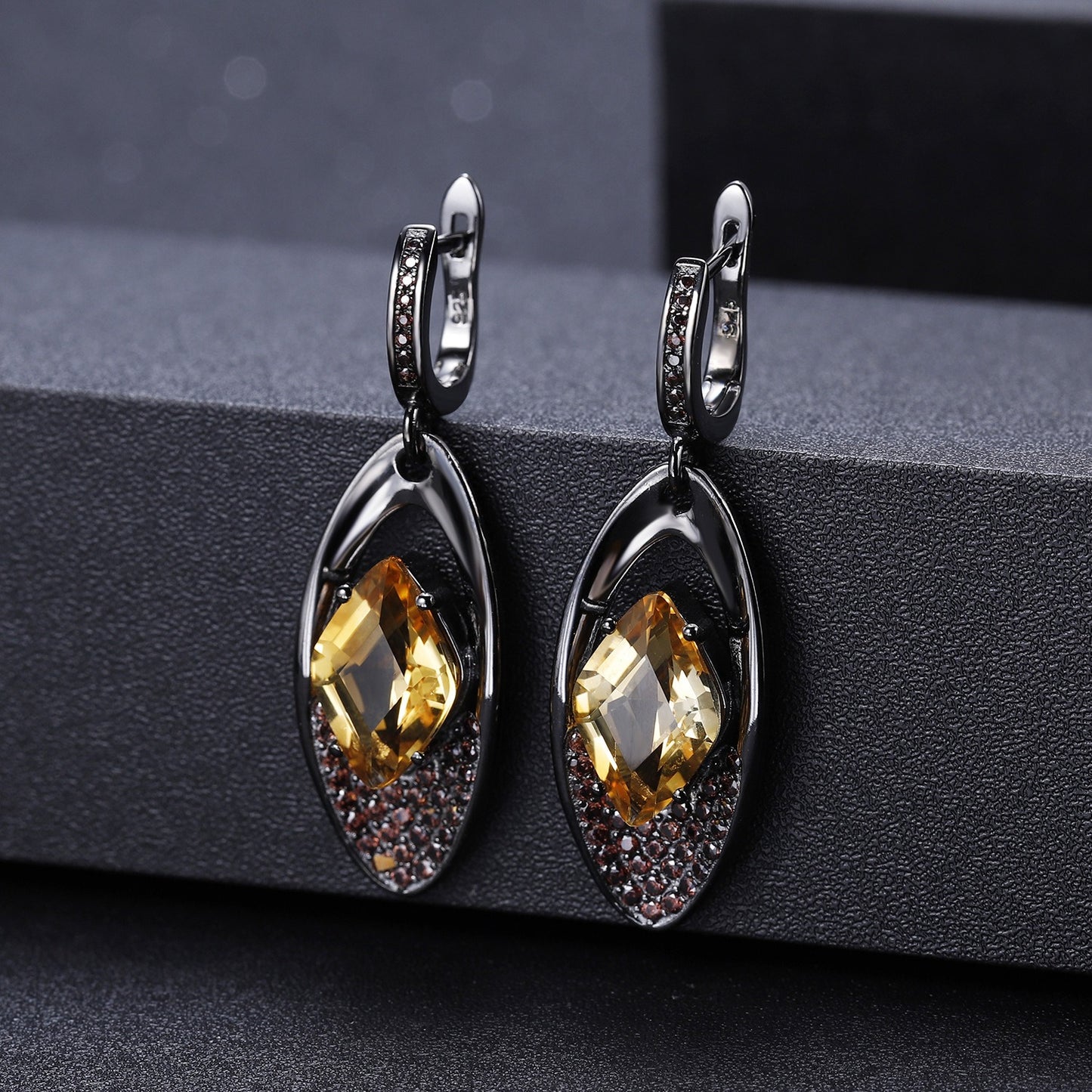 Pendientes colgantes de citrino con circonita ahumada, diseño original, hechos a mano por Kemstone en plata de ley 925.