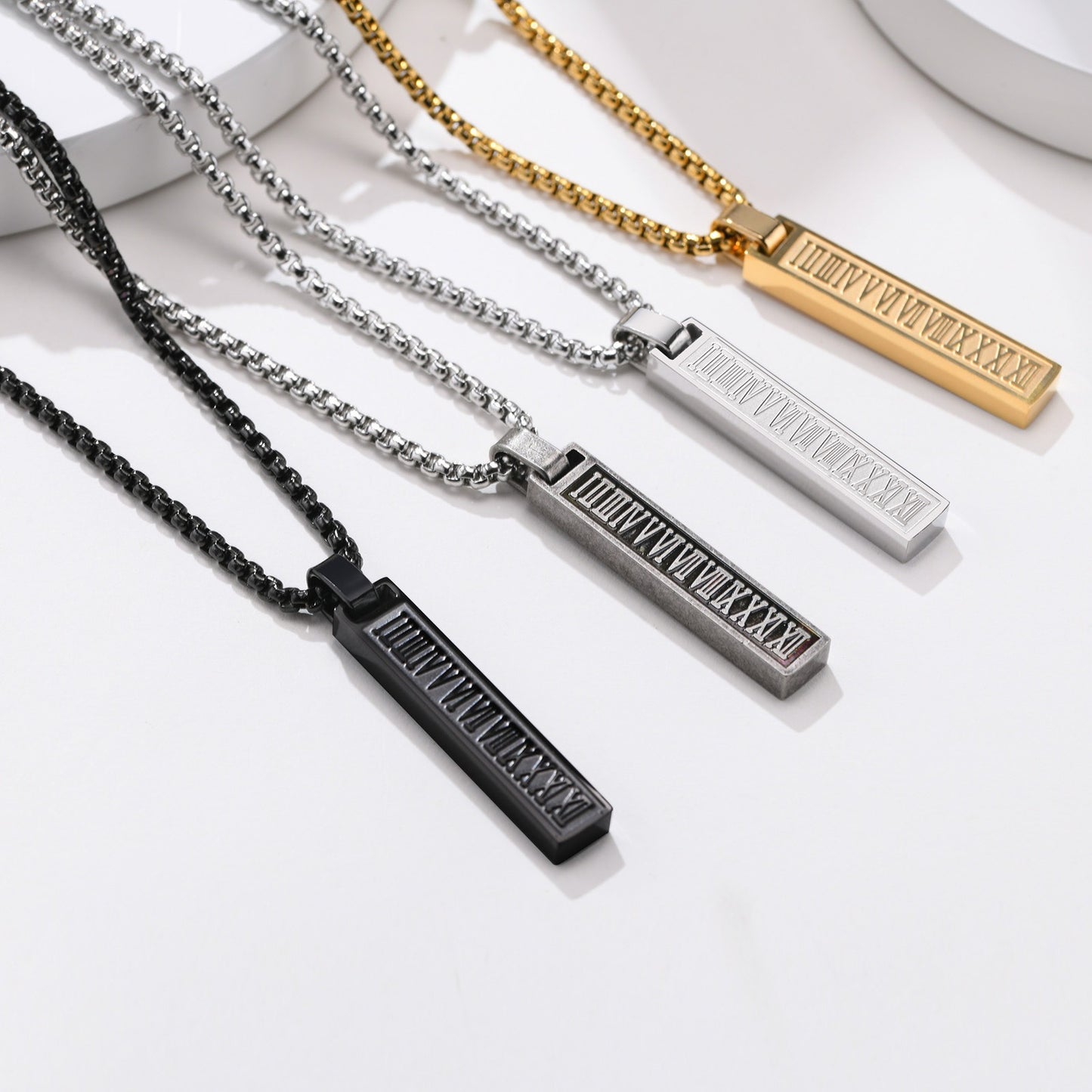 Collar con colgante de barra con números romanos Kemstone - Collar geométrico minimalista de acero inoxidable para hombre PN-1490