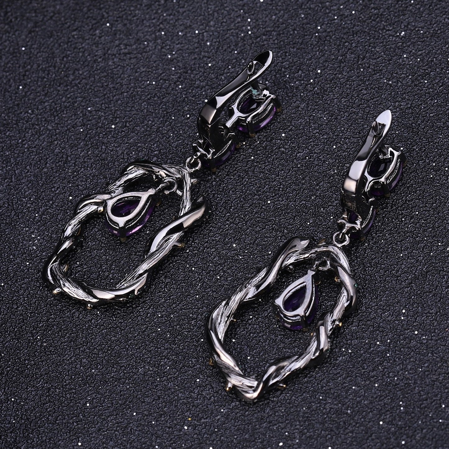 Pendientes colgantes de amatista natural de la serie Whispering Gems, diseño original artesanal de Kemstone, en plata de ley 925.