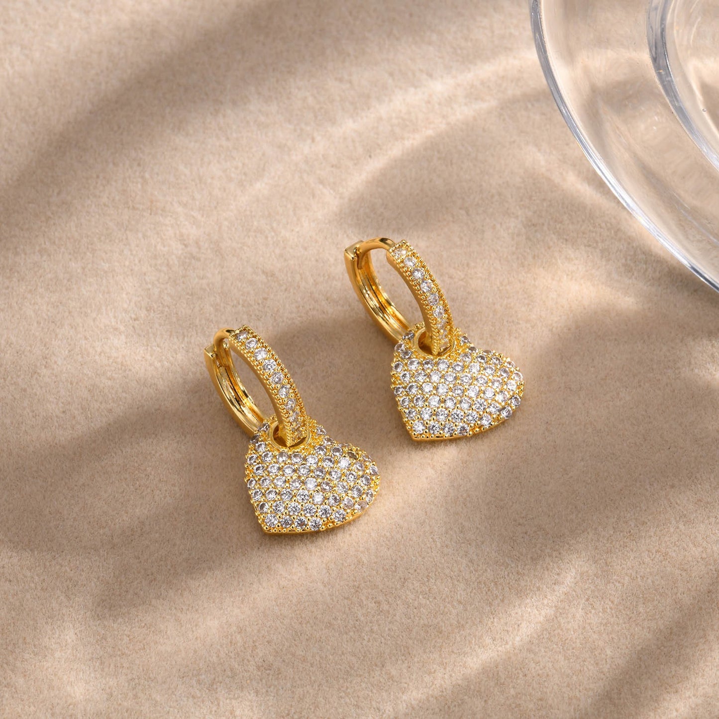 Pendientes de cobre con forma de corazón y circonitas cúbicas Kemstone para mujer – Elegante joyería de uso diario EBD-310
