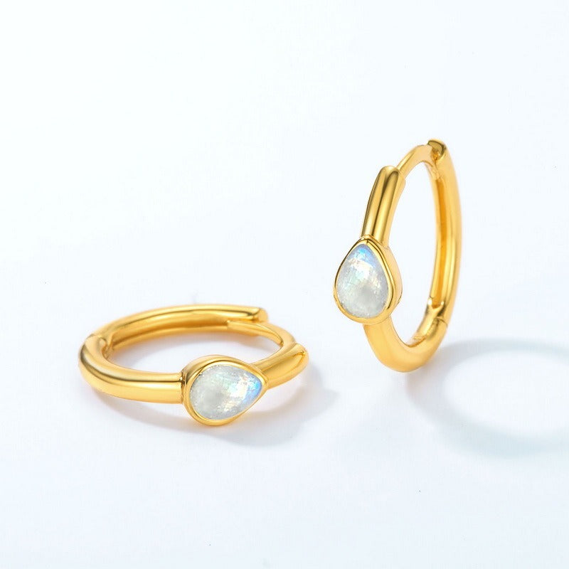 Pendientes Kemstone de piedra lunar azul, geométricos minimalistas, originales y hechos a mano. Pendientes de plata de ley S925 bañados en oro.