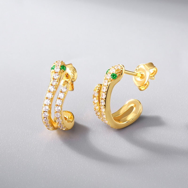 Pendientes clásicos de serpiente de diseño original hechos a mano por Kemstone - Plata S925 con nanocircón verde y baño de oro de 9 quilates