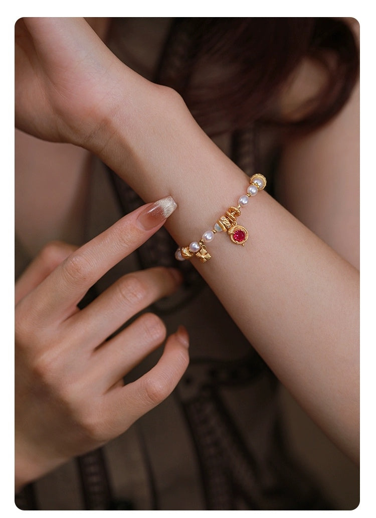 Pulsera con dije "Serpiente de la Fortuna" de Kemstone, hecha a mano • Oro vermeil de 18 quilates • Perlas naturales RSY-B609357