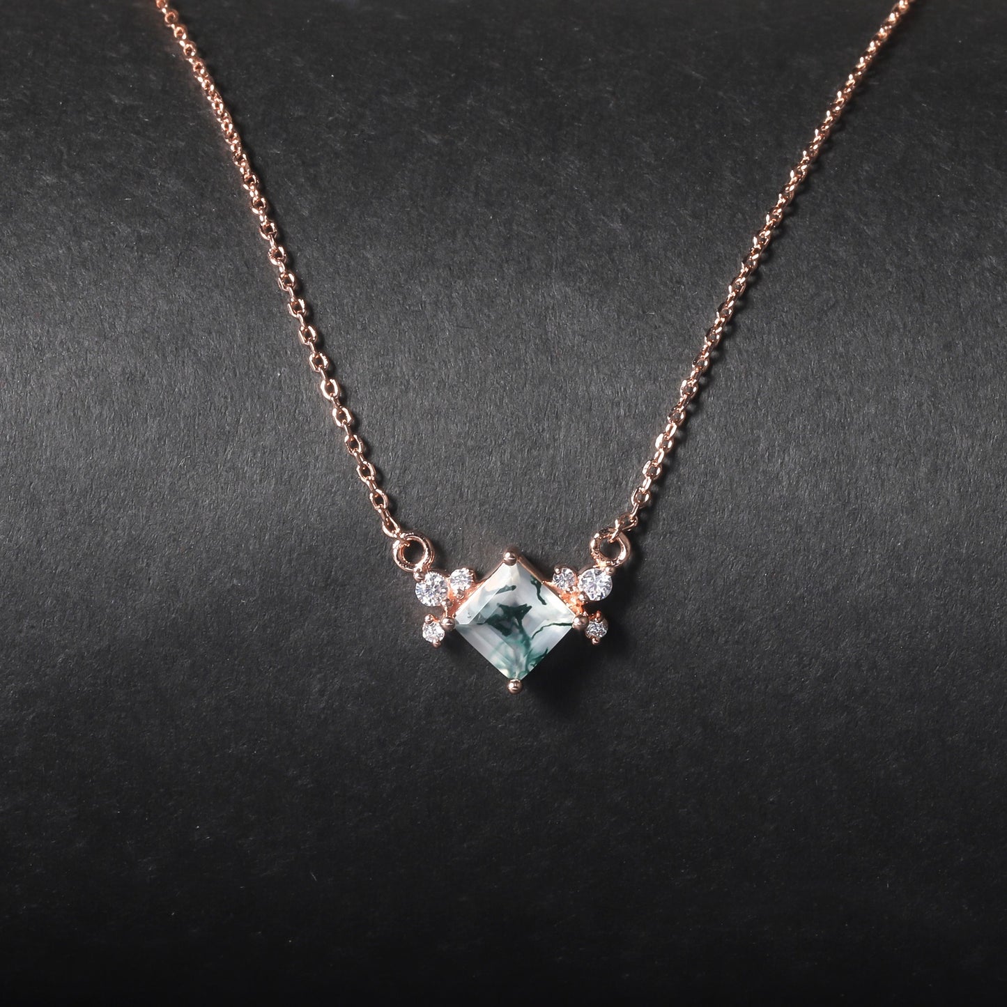Collar de ágata musgosa talla princesa, hecho a mano por Kemstone | Gema cuadrada de 5 x 5 mm | Plata de ley 925 con baño de oro rosa, 45 cm