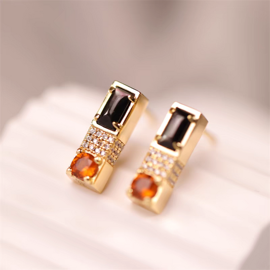 Pendientes de botón de granate y concha negra "Twilight at Sunset", diseño original artesanal de Kemstone: románticos pendientes de plata de ley con circonitas cúbicas.