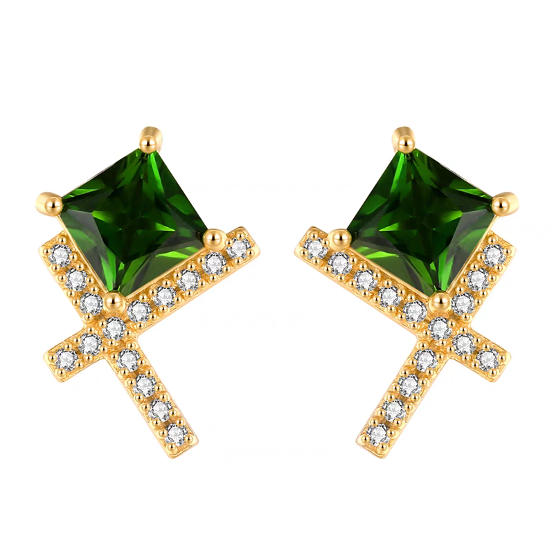 Diseño original artesanal de Kemstone: Hierba Susurrante: Mini aretes de diópsido en plata de ley bañada en oro, sencillos aretes verdes de inspiración vintage.