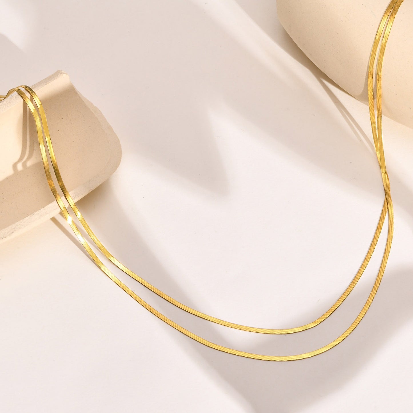 Collar de doble cadena de acero inoxidable Kemstone para mujer - Joyería minimalista con eslabones en capas NC-973