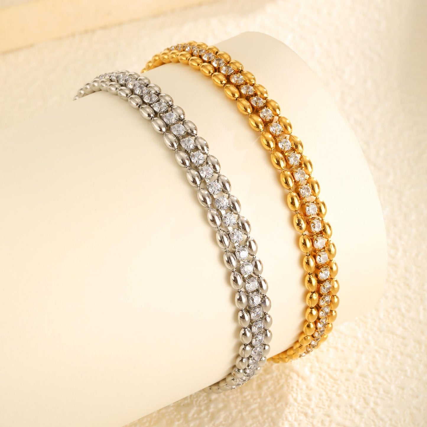 Pulsera Kemstone de acero inoxidable con doble hilera de cuentas de oliva y circonitas blancas | Diseño minimalista retro | Lujo ligero para combinar con otras prendas BR-2440