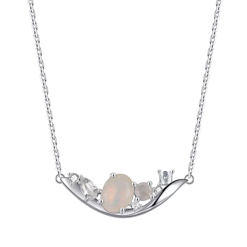 Collar artesanal de diseño original de Kemstone "Navegando en la Luna": colgante de ópalo y piedra lunar en plata de ley 925, gargantilla inspirada en el universo.