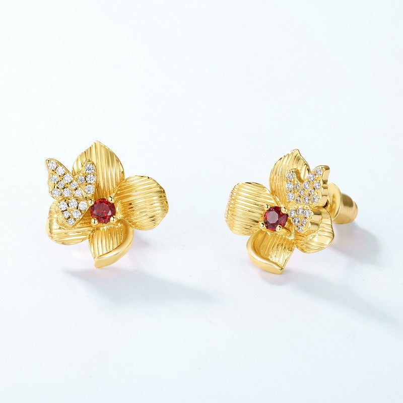 Pendientes de botón con camelia y granate, colección Spring Garden, hechos a mano por Kemstone - Diseño original en plata S925 bañada en oro
