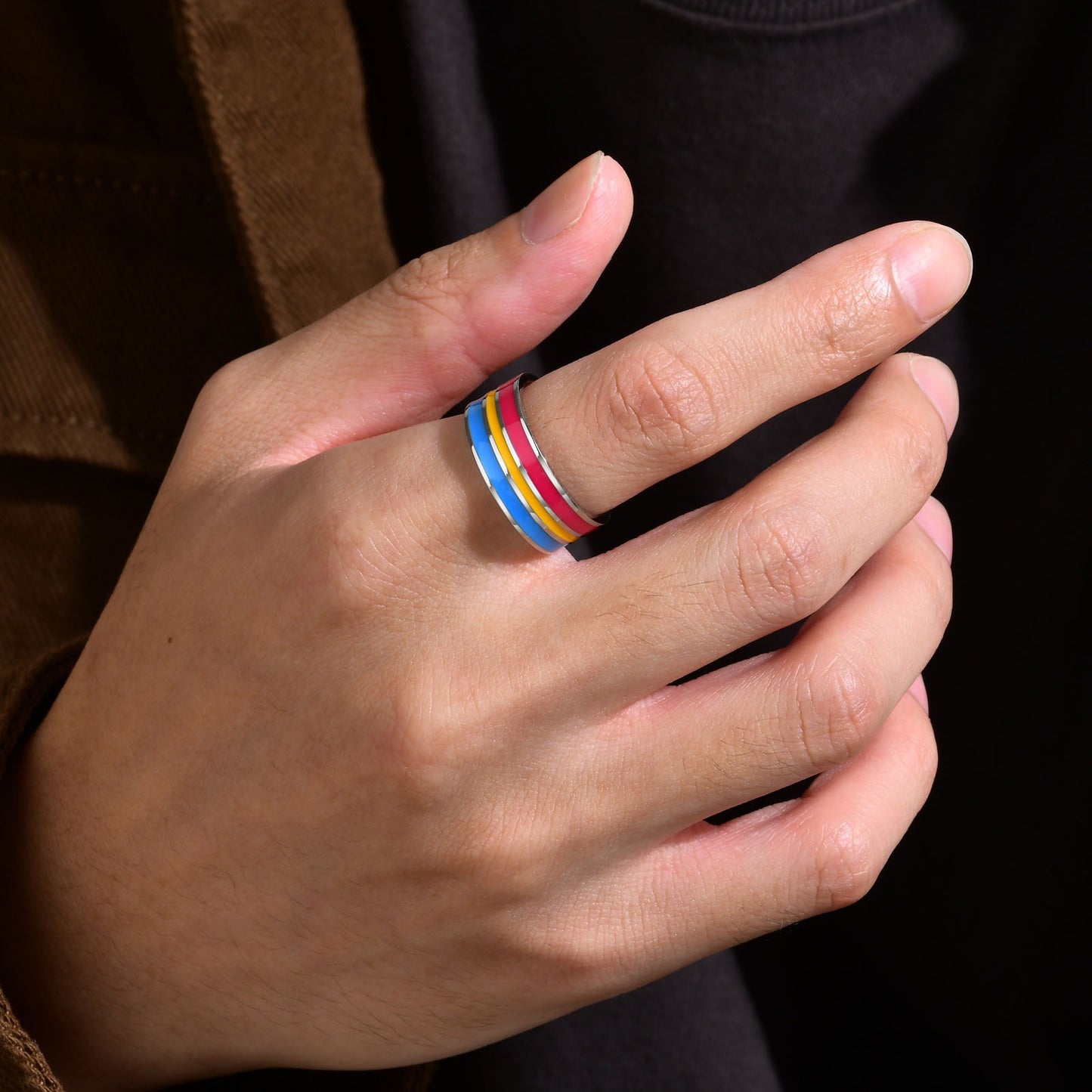 Anillo de cinta arcoíris Kemstone de 8 mm | Joya llamativa de acero de colores para uso diario y regalo PR-033