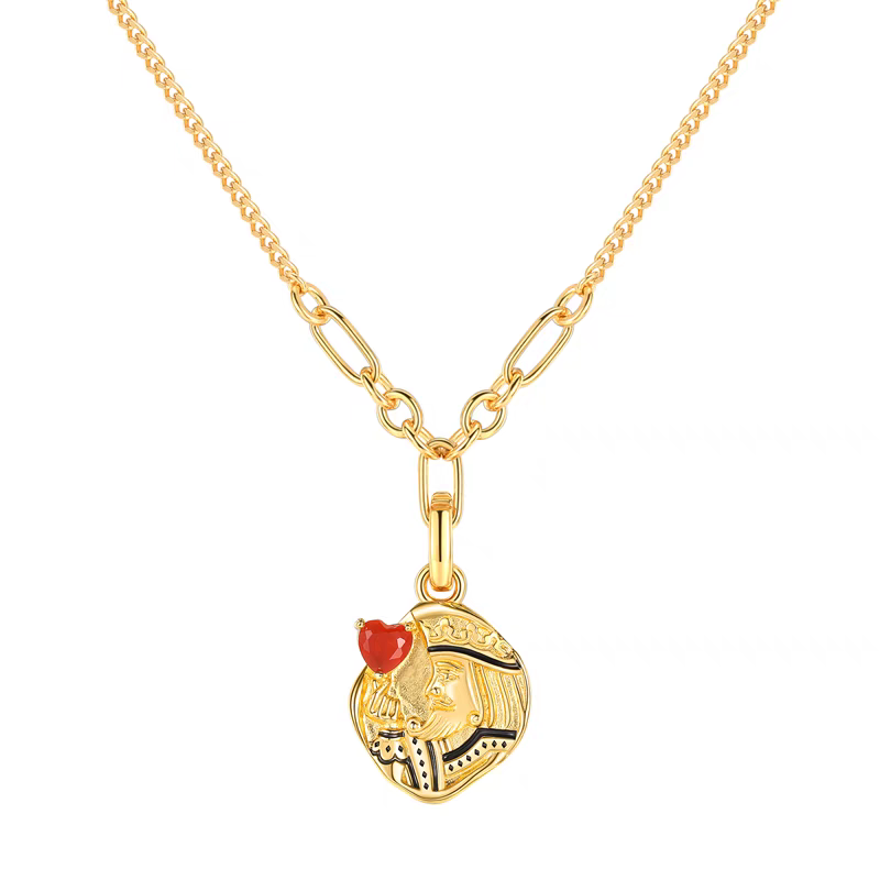 Collar con moneda vintage "El Corazón del Rey", diseño original artesanal de Kemstone. Colgante de corazón de póker con ágata roja y baño de oro en plata 925.