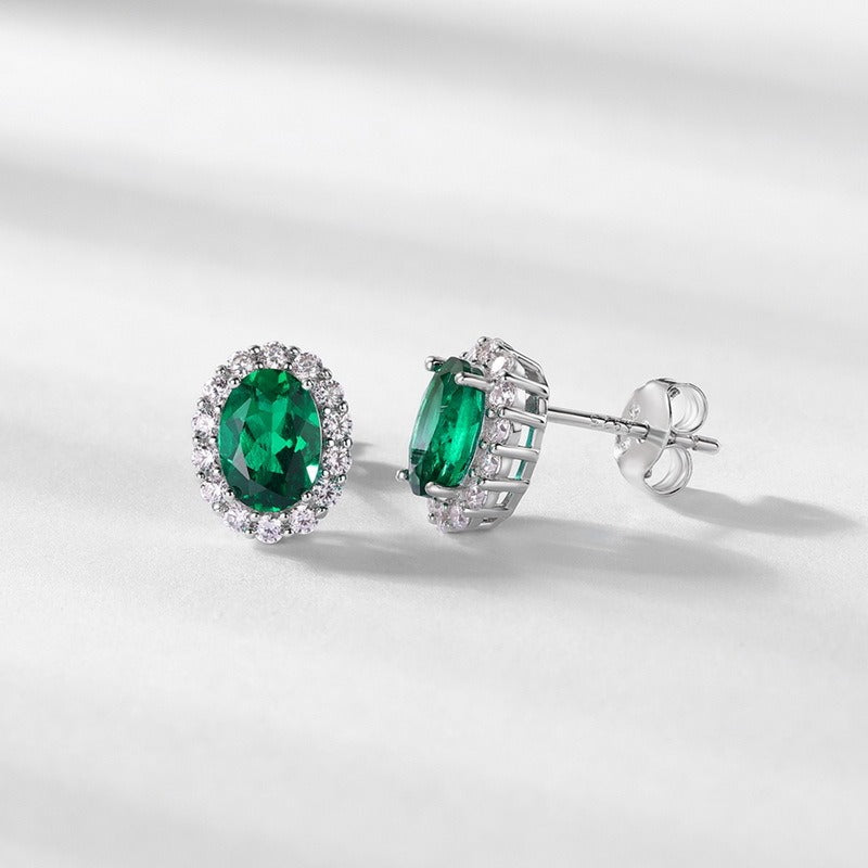 Pendientes de esmeralda de diseño original hechos a mano por Kemstone | Plata de ley S925 con baño de oro blanco y corte ovalado | Circonitas AAAA | Pendientes de botón ligeros y modernos