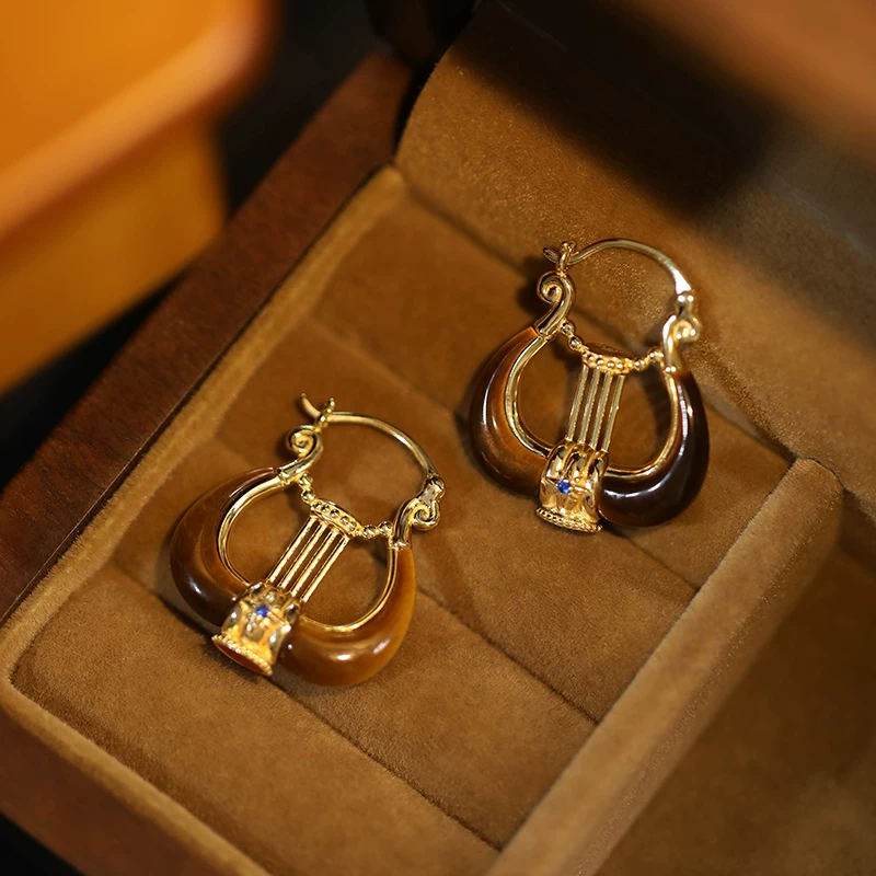 Pendientes de aro vintage Kemstone "Lyra Muse" de ojo de tigre y ágata roja, plata de ley 925 con baño de oro RSY-LLQ394
